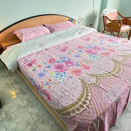 Colorful Comfortable 七彩公寓 机场巴士站隔壁 出门双条车直达各景区 *