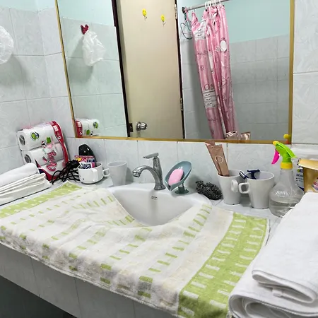 Apartment Colorful Comfortable 七彩公寓 机场巴士站隔壁 出门双条车直达各景区