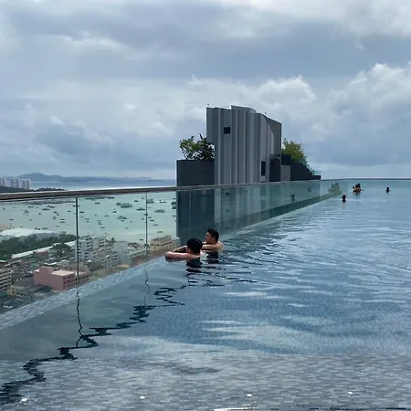 The Base Pattaya: Beachfront Near Shopping Pattaya