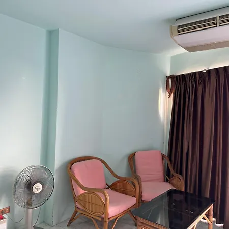 Apartment Colorful Comfortable 七彩公寓 机场巴士站隔壁 出门双条车直达各景区