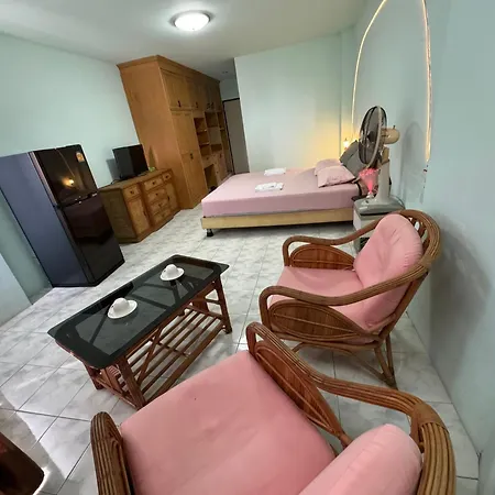 Colorful Comfortable 七彩公寓 机场巴士站隔壁 出门双条车直达各景区 Apartment Pattaya