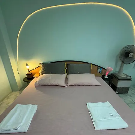 Apartment Colorful Comfortable 七彩公寓 机场巴士站隔壁 出门双条车直达各景区