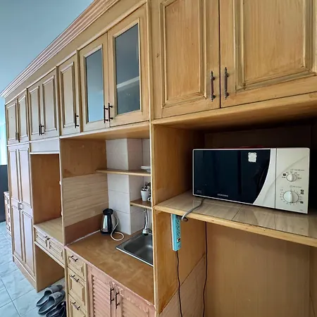 Colorful Comfortable 七彩公寓 机场巴士站隔壁 出门双条车直达各景区 Apartment Pattaya