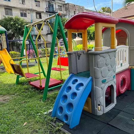 Colorful Comfortable 七彩公寓 机场巴士站隔壁 出门双条车直达各景区 Apartment *