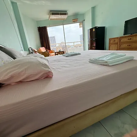 Apartment Colorful Comfortable 七彩公寓 机场巴士站隔壁 出门双条车直达各景区