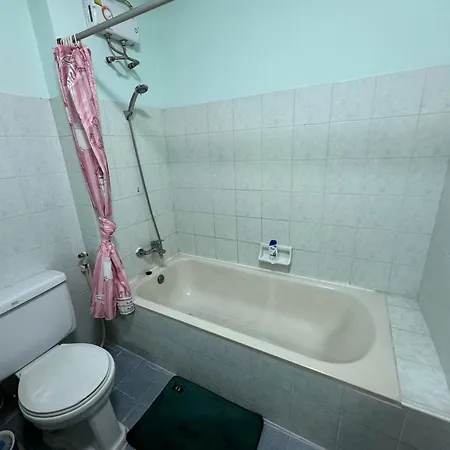 Colorful Comfortable 七彩公寓 机场巴士站隔壁 出门双条车直达各景区 Pattaya