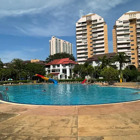 Apartment Colorful Comfortable 七彩公寓 机场巴士站隔壁 出门双条车直达各景区