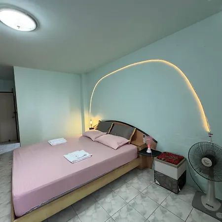 Colorful Comfortable 七彩公寓 机场巴士站隔壁 出门双条车直达各景区 Apartment Pattaya
