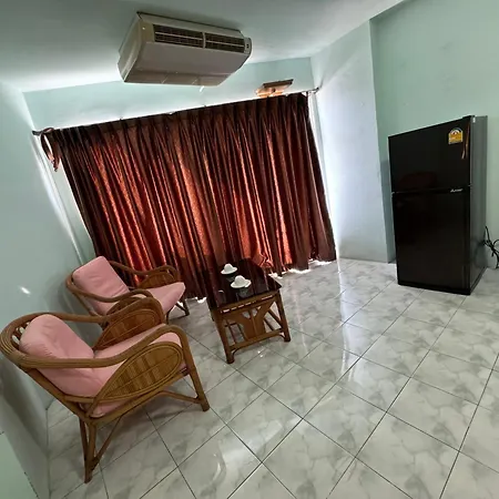 Apartment Colorful Comfortable 七彩公寓 机场巴士站隔壁 出门双条车直达各景区 *