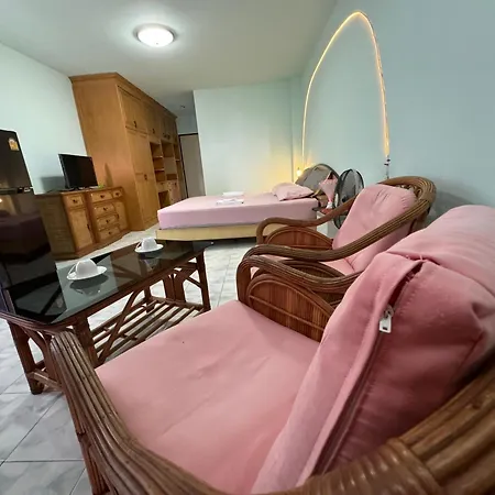 Apartment Colorful Comfortable 七彩公寓 机场巴士站隔壁 出门双条车直达各景区 *