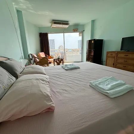 Colorful Comfortable 七彩公寓 机场巴士站隔壁 出门双条车直达各景区