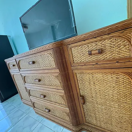 Apartment Colorful Comfortable 七彩公寓 机场巴士站隔壁 出门双条车直达各景区