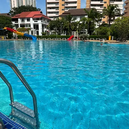 Apartment Colorful Comfortable 七彩公寓 机场巴士站隔壁 出门双条车直达各景区