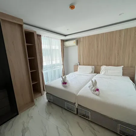 Deco North Hotel