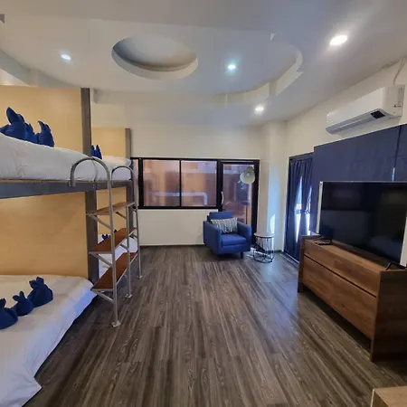 7 Hotel