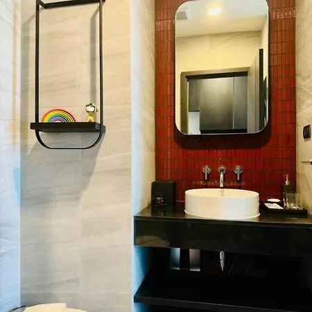 Edge 345 Seaview Apartment *