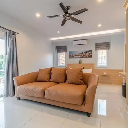 J1市中心豪华泳池别墅，离步行街、海边1.5公里，地理位置优越 Villa Pattaya