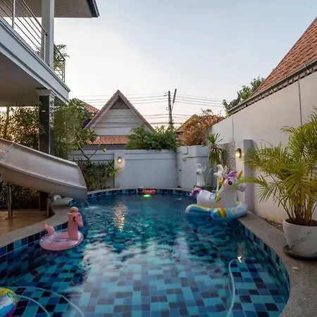 J1市中心豪华泳池别墅，离步行街、海边1.5公里，地理位置优越 Villa Pattaya