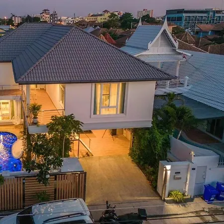 J1市中心豪华泳池别墅，离步行街、海边1.5公里，地理位置优越 Villa Pattaya