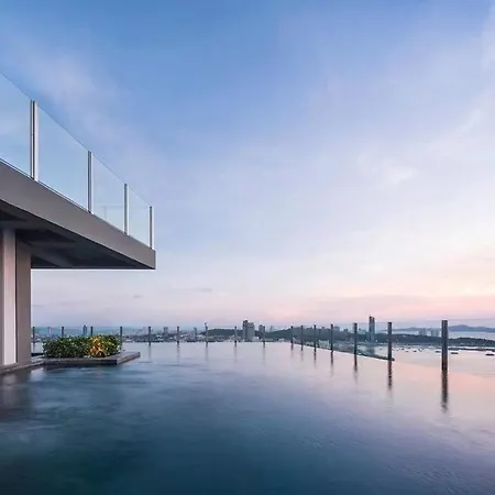 The Base Pattaya: Infinity Pool Near Walking Street Apartment Pattaya