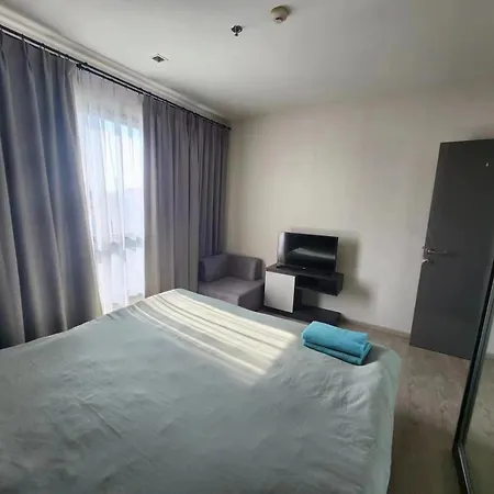 The Base Pattaya: Infinity Pool Near Walking Street Apartment *