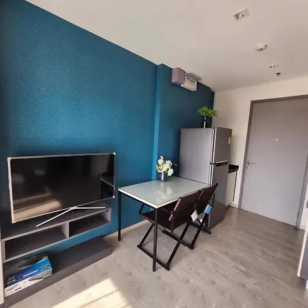 Apartment The Base Pattaya: Infinity Pool Near Walking Street