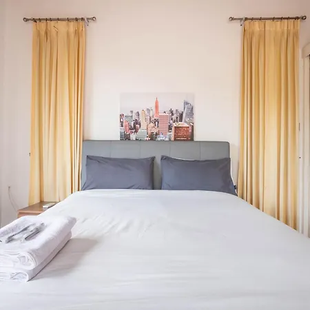 Villa Thia Near Hollywood Pattaya