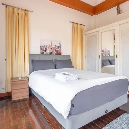 Villa Thia Near Hollywood Pattaya