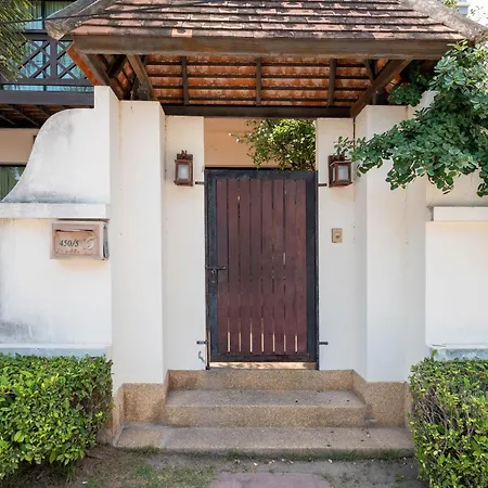 Villa Thia Near Hollywood Pattaya