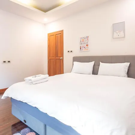 Villa Thia Near Hollywood Pattaya