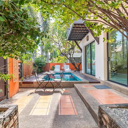 Villa Thia Near Hollywood
