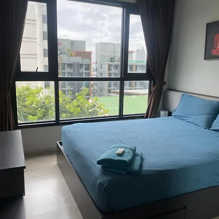 Apartment The Base Pattaya: Beachfront Near Shopping