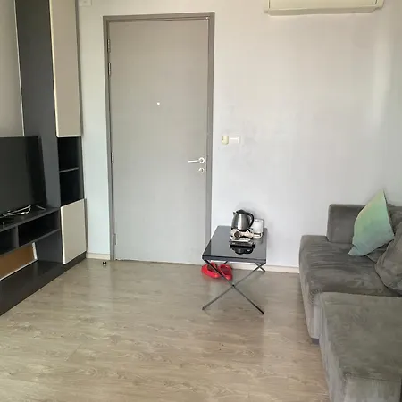 Apartment The Base Pattaya: Beachfront Near Shopping Pattaya