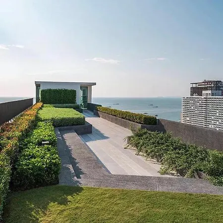 The Base Pattaya: Beachfront Near Shopping