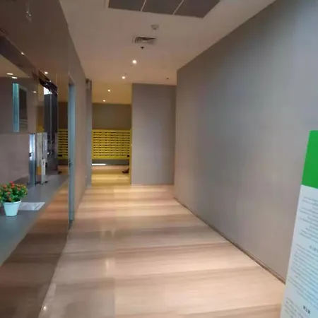 Apartment The Base Pattaya: Beachfront Near Shopping *