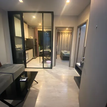 The Base Pattaya: Beachfront Near Shopping