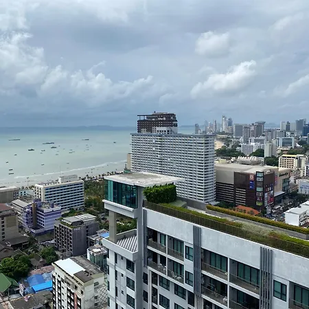 Apartment The Base Pattaya: Beachfront Near Shopping