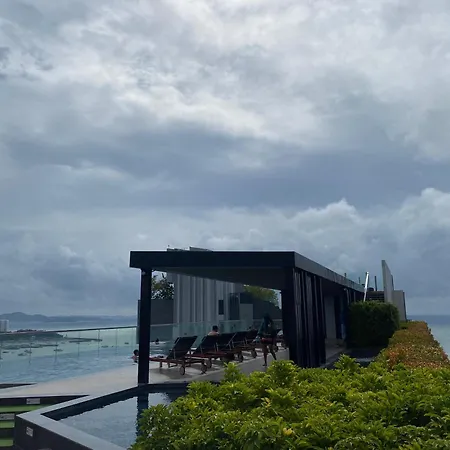 Apartment The Base Pattaya: Beachfront Near Shopping *