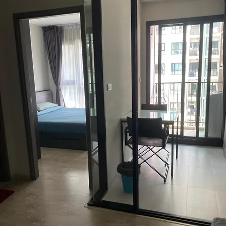 Apartment The Base Pattaya: Beachfront Near Shopping *
