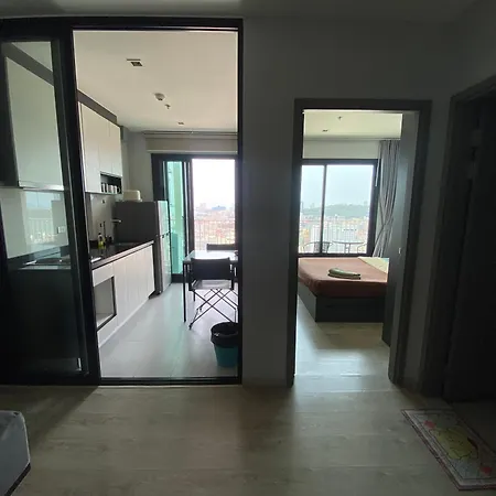 The Base Pattaya: Beachfront Near Shopping