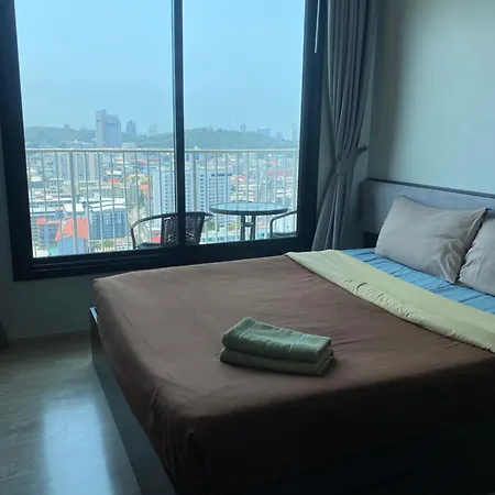 Apartment The Base Pattaya: Beachfront Near Shopping *