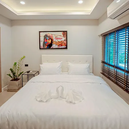 Hotel Smile Pool Villa芭提雅海滨现代轻奢四卧四卫泳池别墅 Pattaya