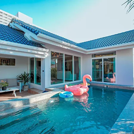 Smile Pool Villa芭提雅海滨现代轻奢四卧四卫泳池别墅 Hotel