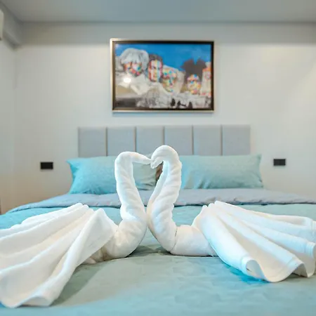 Smile Pool Villa芭提雅海滨现代轻奢四卧四卫泳池别墅 Hotel 4*