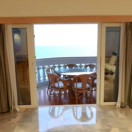 Spacious Seaview 3br Apartment:direct Access *