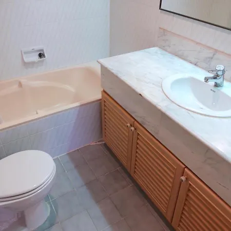 Spacious Seaview 3br Apartment:direct Access Apartment