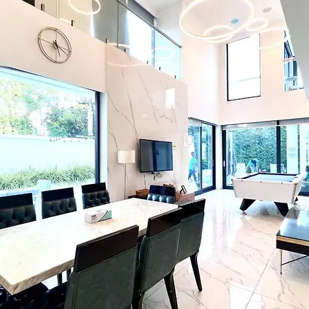 Luxury 3 Bedroom Pool In Palm Spring Villa