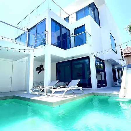 Luxury 3 Bedroom Pool In Palm Spring Villa