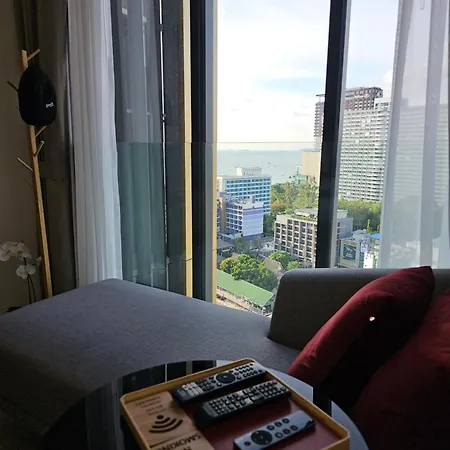 Edge 345 Seaview Apartment *