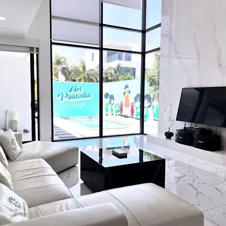 Villa Palms Spring 4 Bedroom Pvt Pool Pattaya